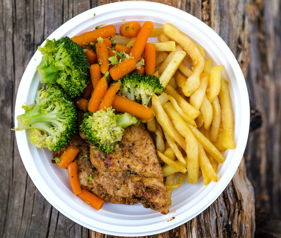 kids meal example dinner chicken, broccoli, carrots and fries